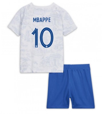Frankrig Kylian Mbappe #10 Replika Babytøj Udebanesæt Børn VM 2022 Kortærmet (+ Korte bukser)